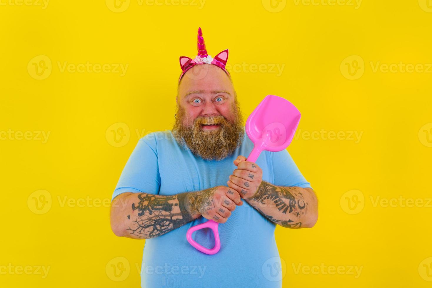 fat man with headband play with sea paddle photo