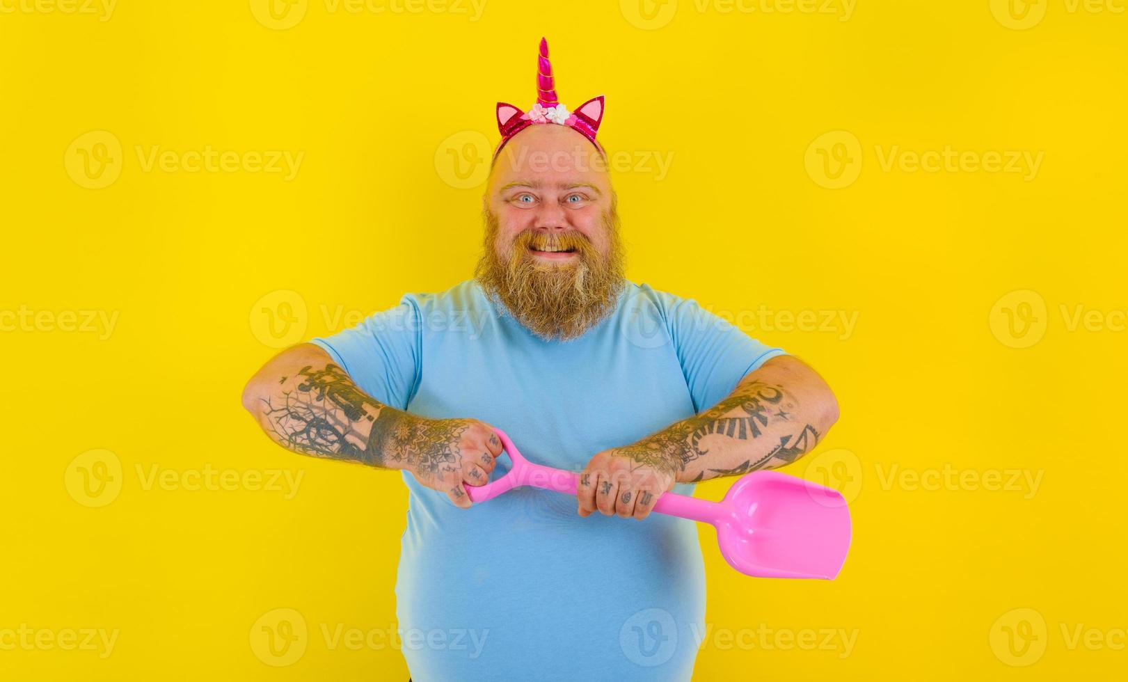 fat man with headband play with sea paddle photo