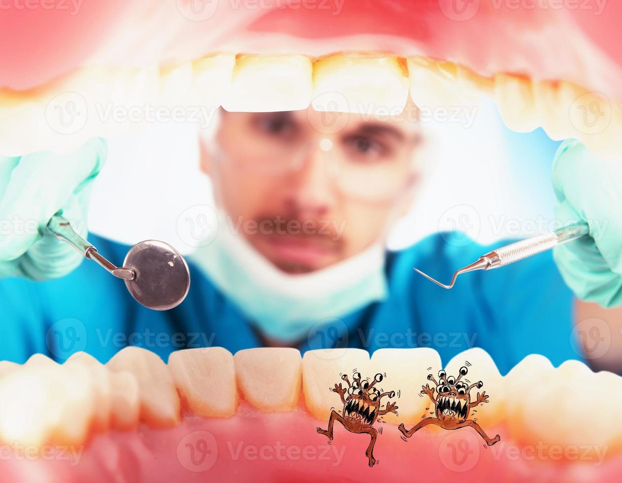 paciente con caries gérmenes foto