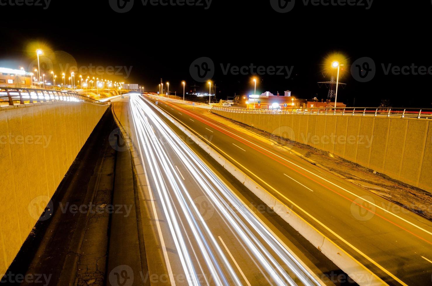 autopista a noche foto