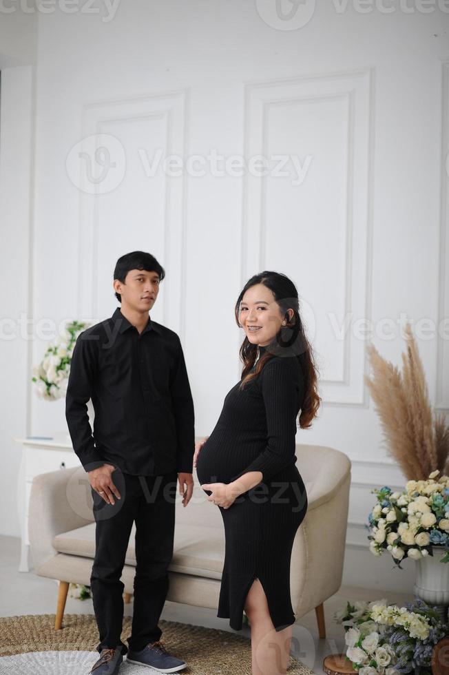 couple maternity photo in all black dress