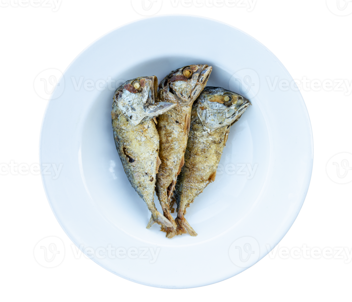 tre friterad makrill fisk på vit tallrik png