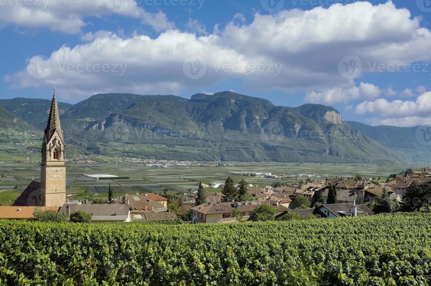 famoso vino pueblo de tranvía un der weinstrasse,trentino,sur Tirol, Italia foto