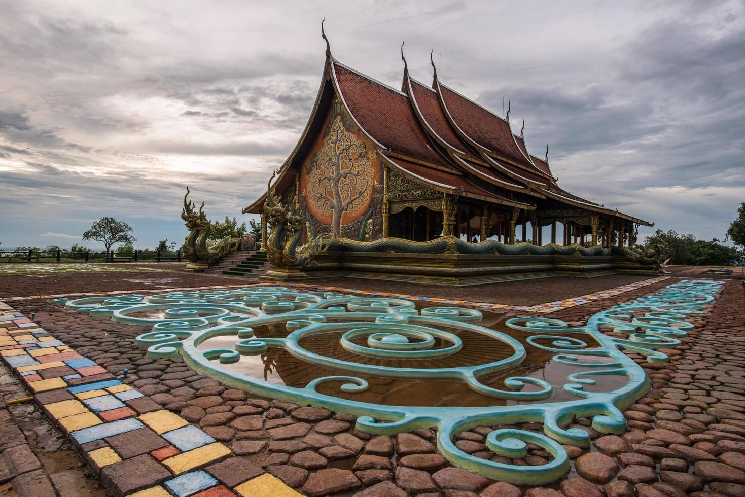 wat sirindhorn wararam phu prao en ubon ratchathani uno de el más famoso templo en del nordeste provincias de tailandia foto