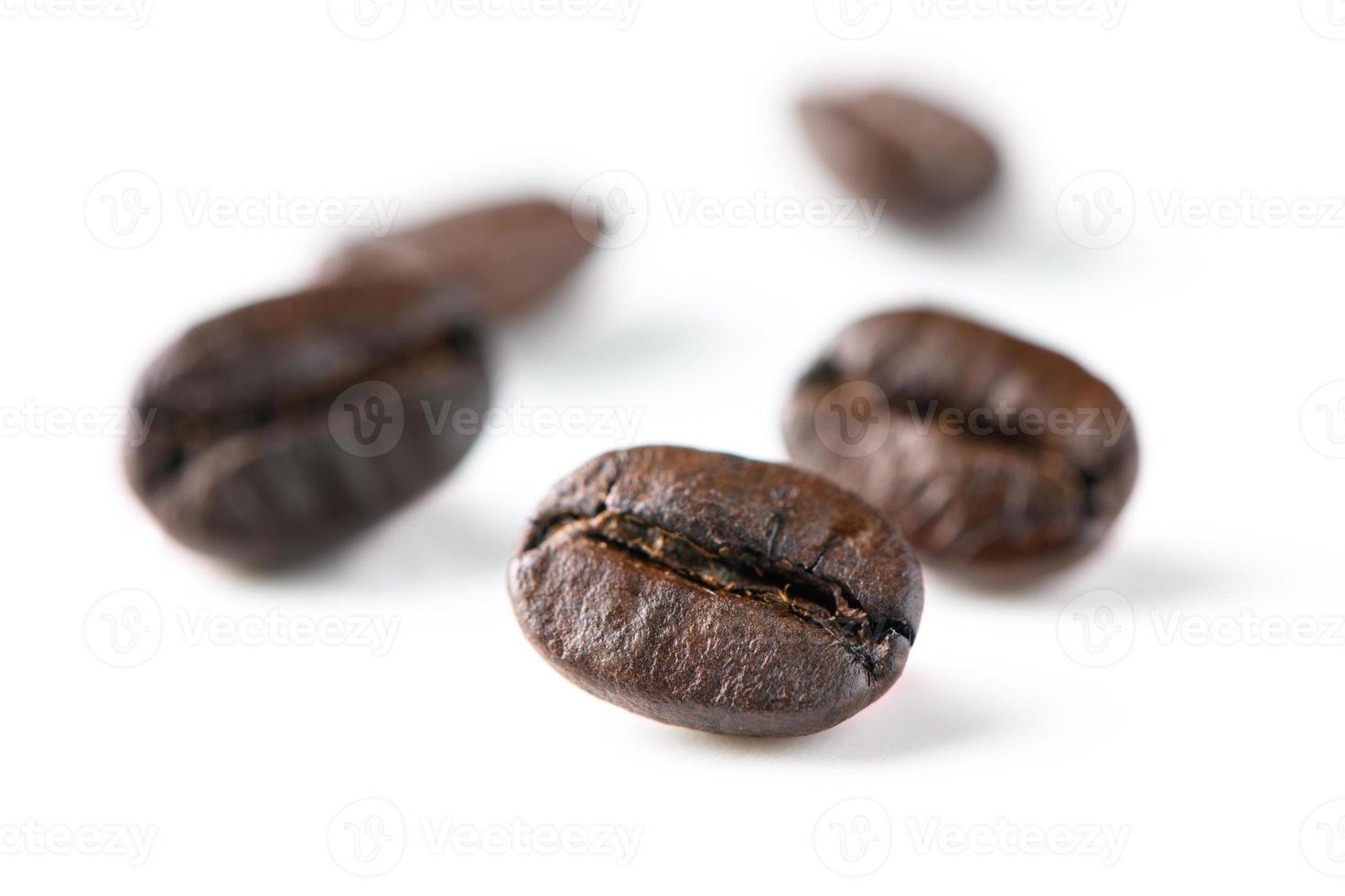 cerrado arriba de café frijol aislado en blanco fondo, foto