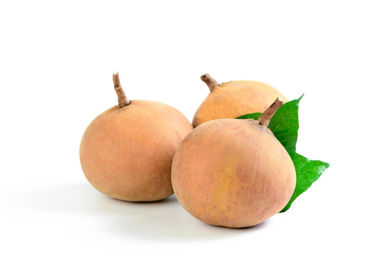 santol Fruta aislado en blanco fondo, el famoso Fruta de podar Buri, foto