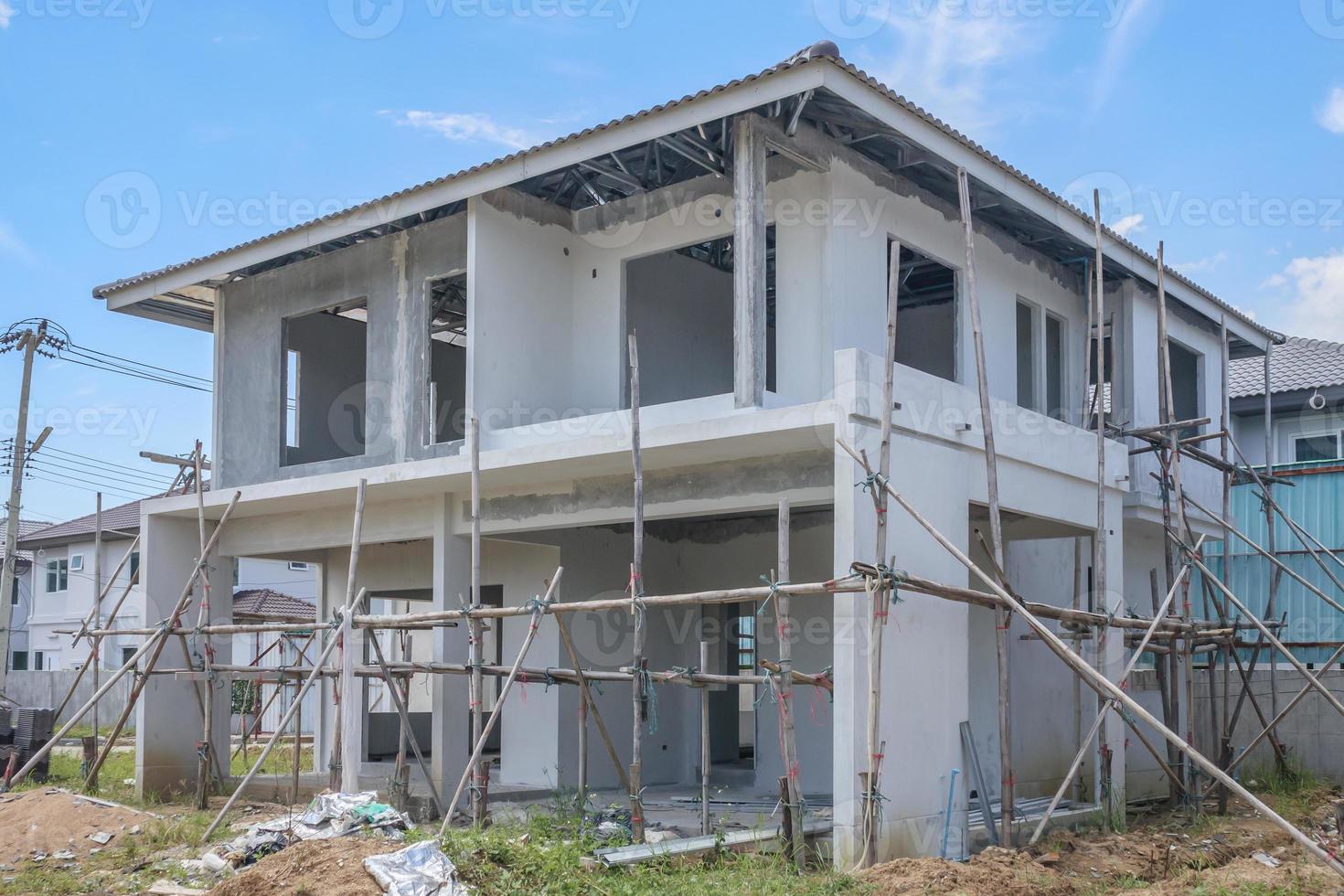 construcción residencial nueva casa con sistema de prefabricación en progreso en el sitio de construcción foto