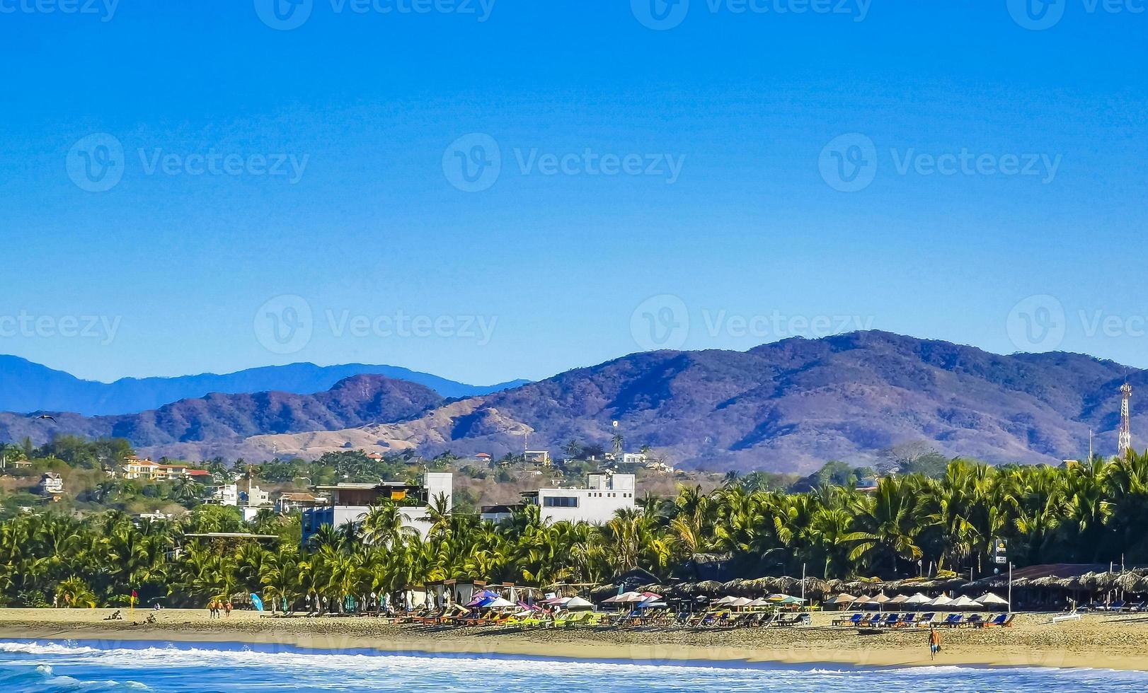 hermosa ciudad marina paisaje natural panorama ver puerto escondido México. foto