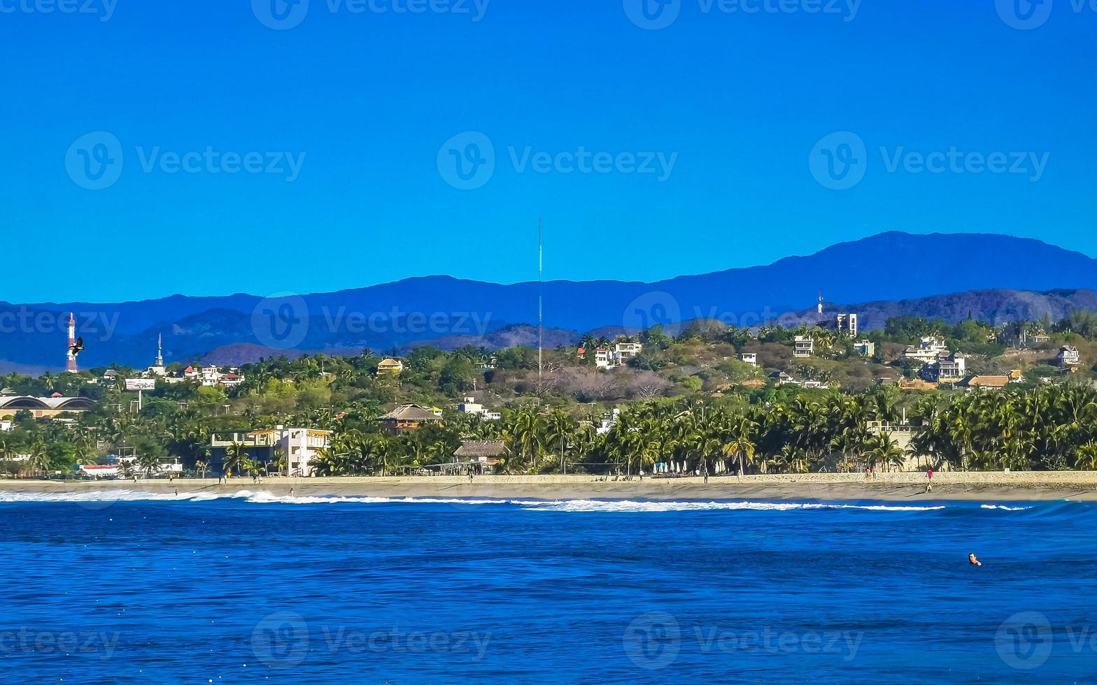 hermosa ciudad marina paisaje natural panorama ver puerto escondido México. foto