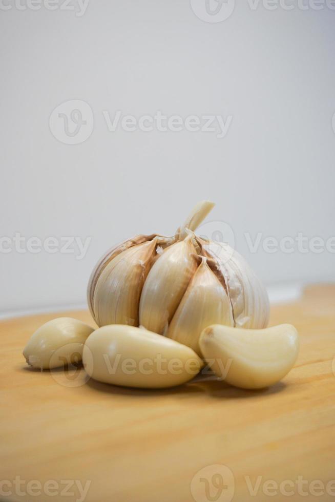 Garlic and garlic cloves on a wooden chopping board. Garlic product photo in photo studio. portraits.