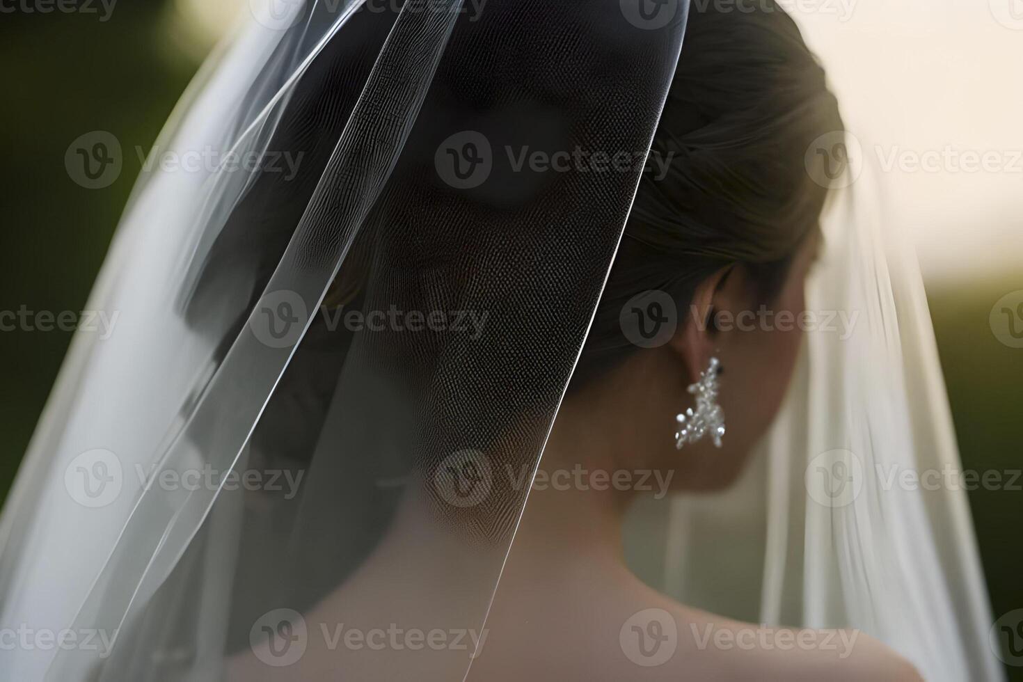 cerca arriba detalle un novia desde detrás en un blanco Boda vestido. foto