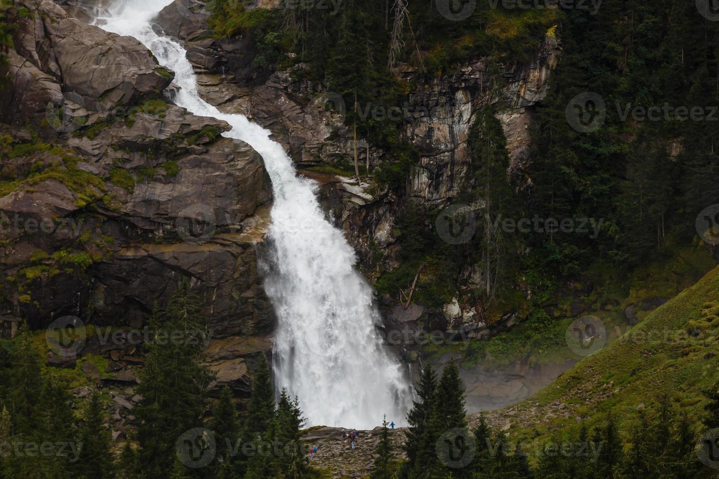 famoso cascada en austriaco Alpes foto