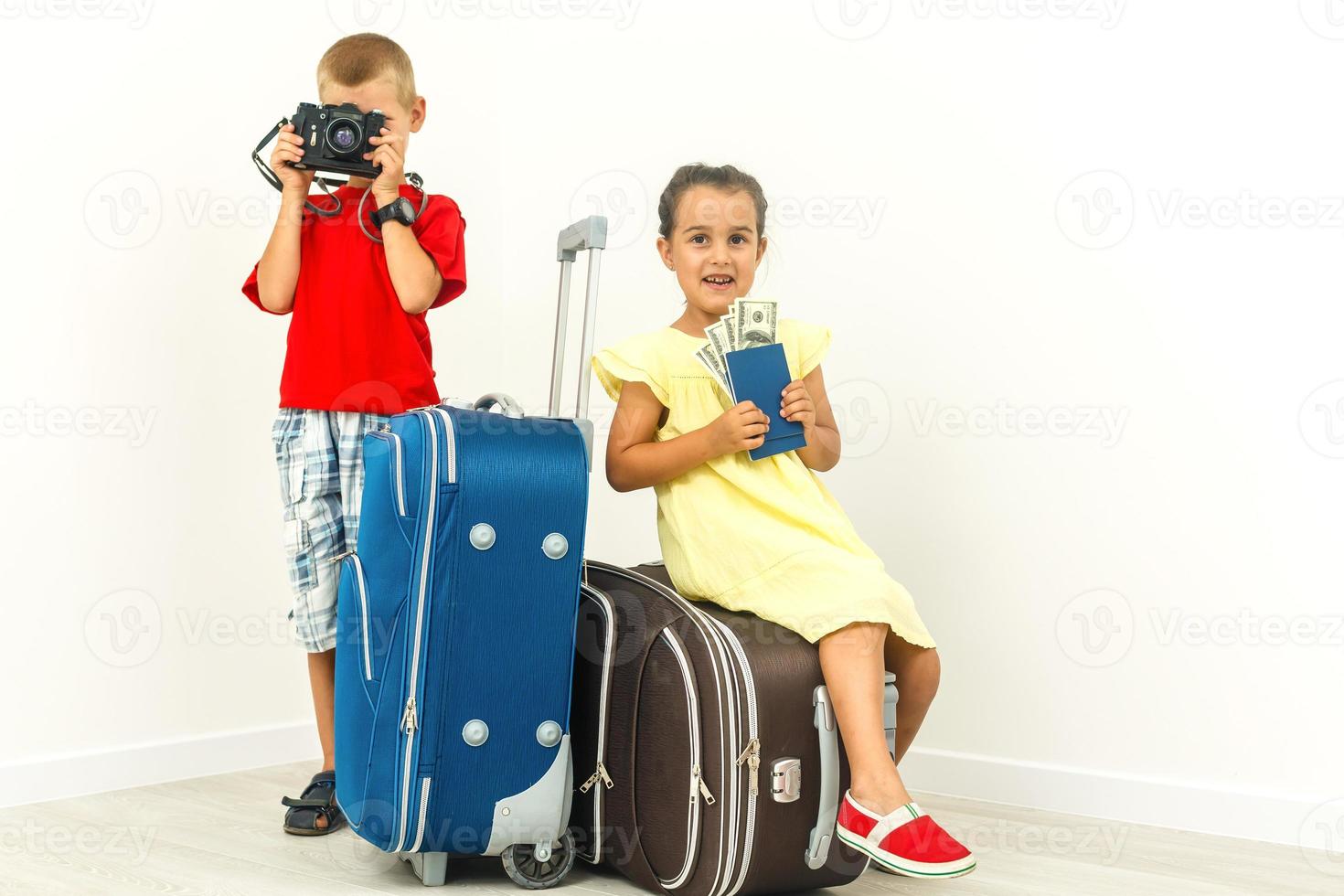 Adorable kids brther and sisterwith a suitcase sitting while travelling copyspace family kids children vacation trip geography childhood responsible memories enjoyment photo