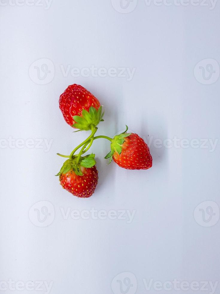 fresas sobre un fondo blanco foto