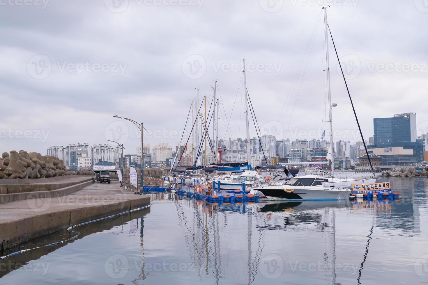 The cloudy afternoon at the fishing pier photo