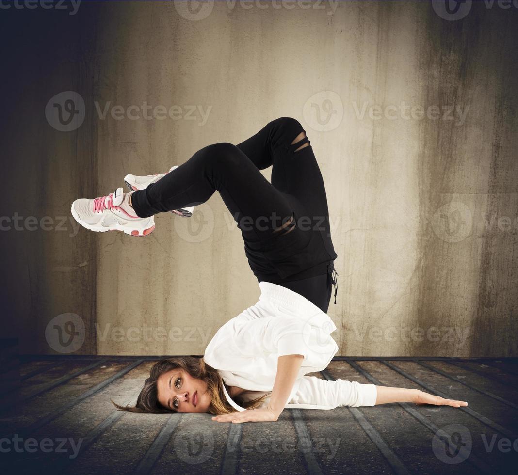 Breakdance girl pose photo