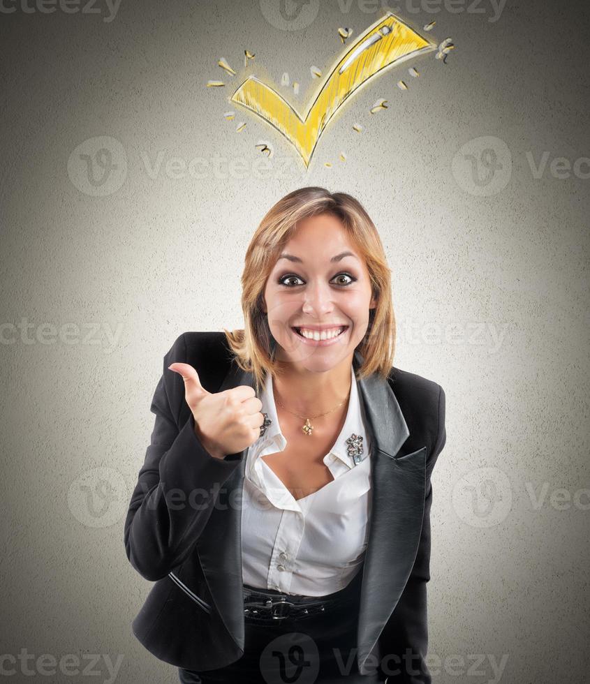 mujer de negocios con aprobado gesto foto