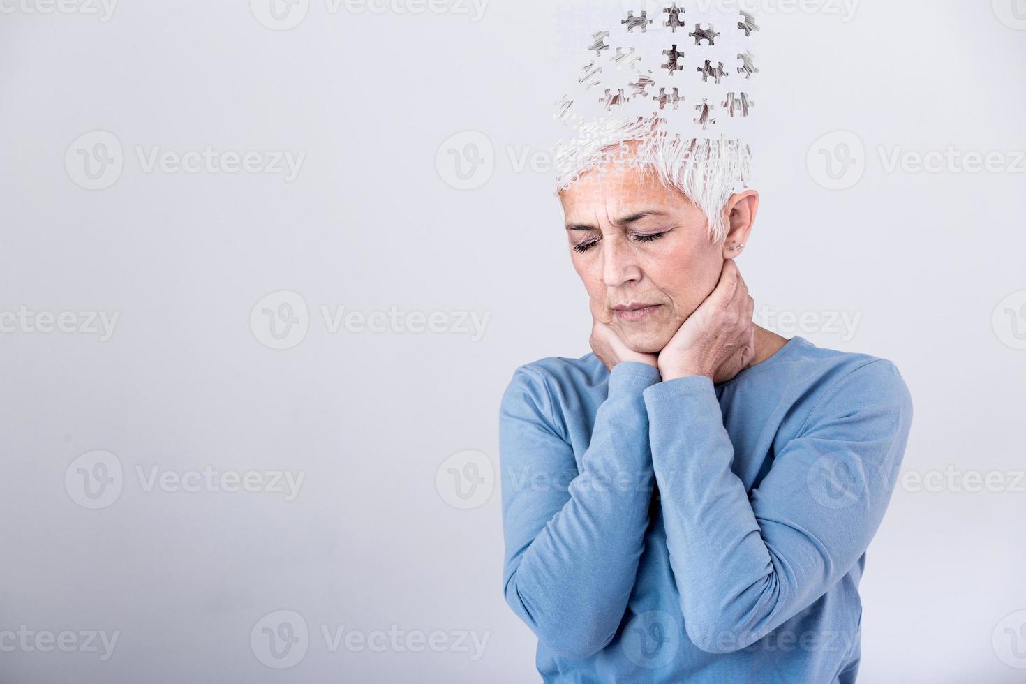 Memory loss, confusing brain problem or cognitive disease, forgot to do something or dementia can't remember anything, confused businessman in memory loss problem thinking what he forgot. 24116000 Vector Art at Vecteezy