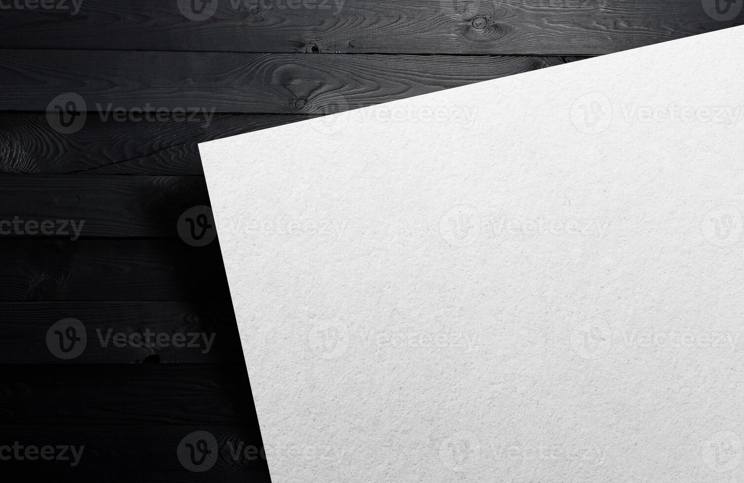 logo papel modelo . cuadrado papel Bosquejo con realista sombras de gris papel en un de madera antecedentes. sombra tropical plantas. plantilla, volantes, blanco anuncio póster para social medios de comunicación foto