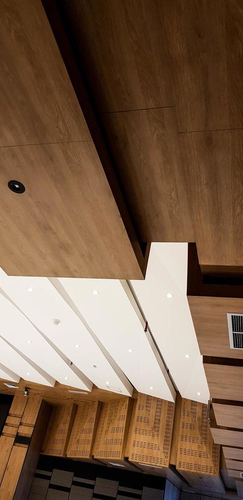 Covering the ceiling of the house with wooden shades photo