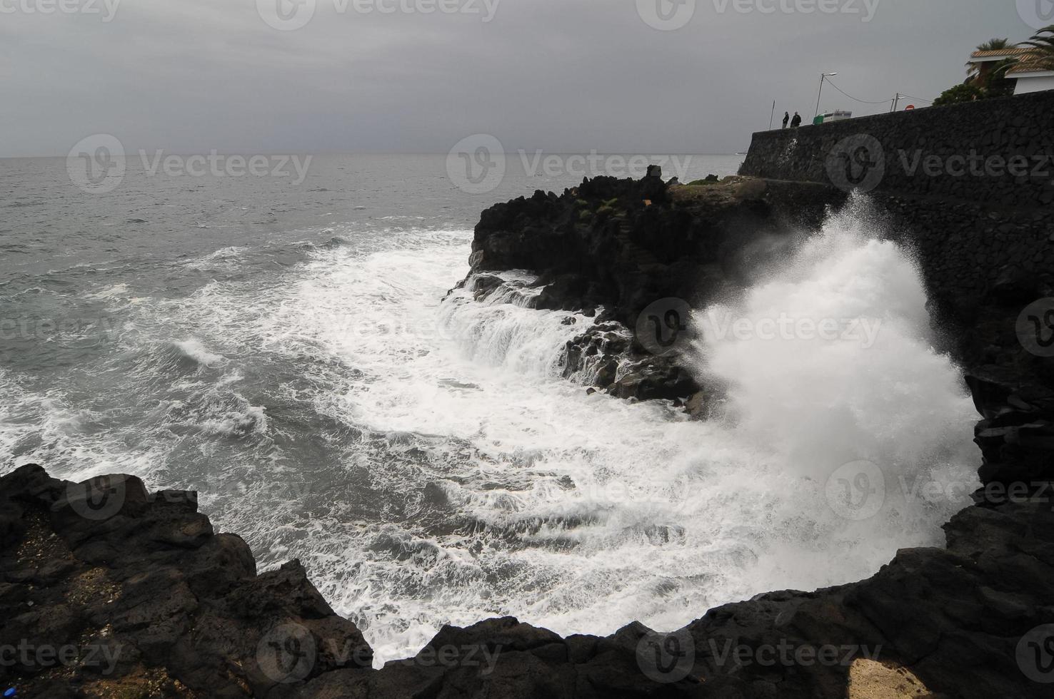 enormes olas del mar foto