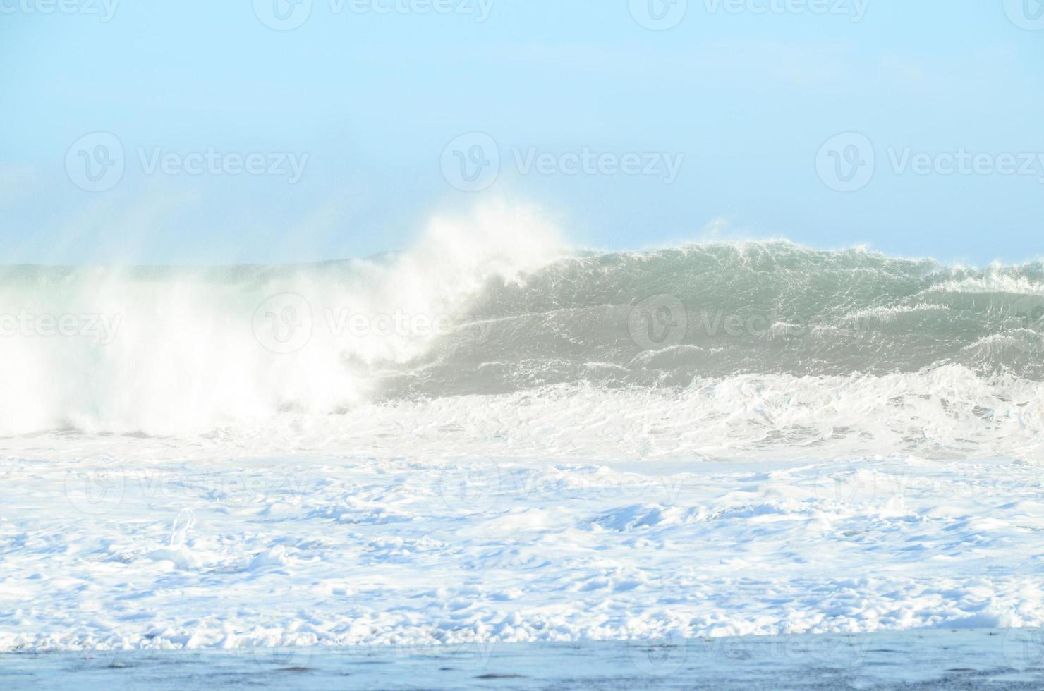 Huge sea waves photo