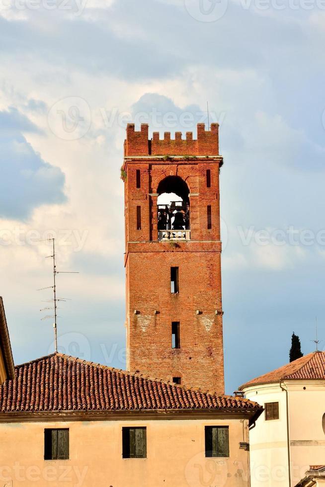 ladrillo Iglesia campanario foto