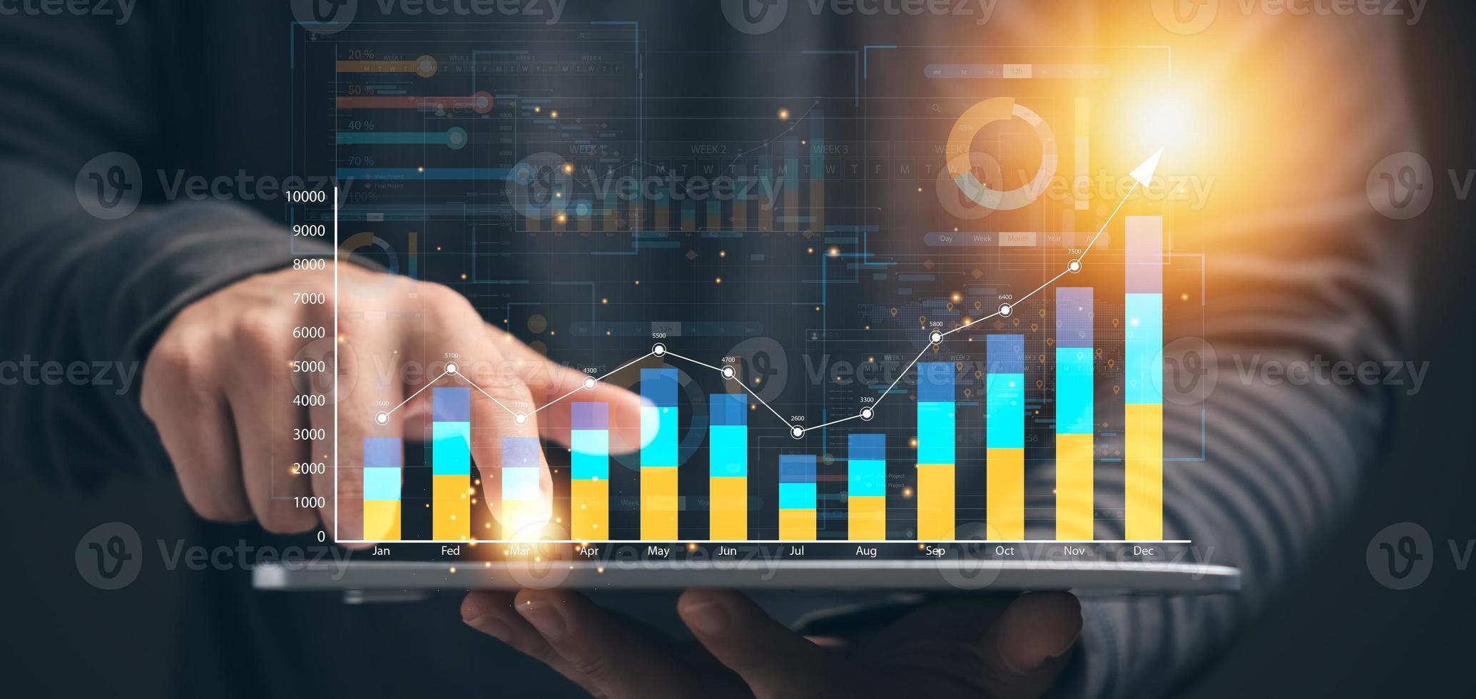 businessman analyzing business Enterprise data management, business analytics with charts, metrics and KPIs to improve organizational performance, marketing, financial organization strategy. photo
