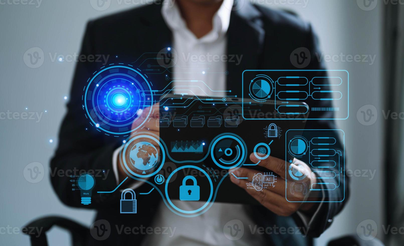 negocio de protección de datos de seguridad cibernética trabajando en computación inteligente tableta digital conexión de red global ciencia de datos marketing digital, inversión global en oficina foto