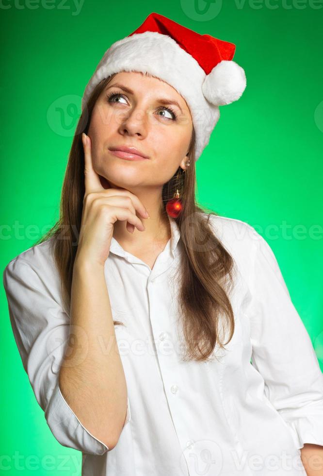 alegre niña en un Navidad sombrero foto