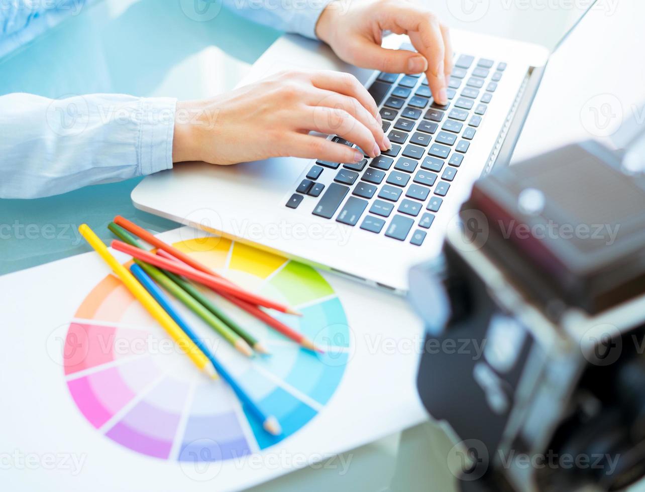 Woman office worker typing on the keyboard photo