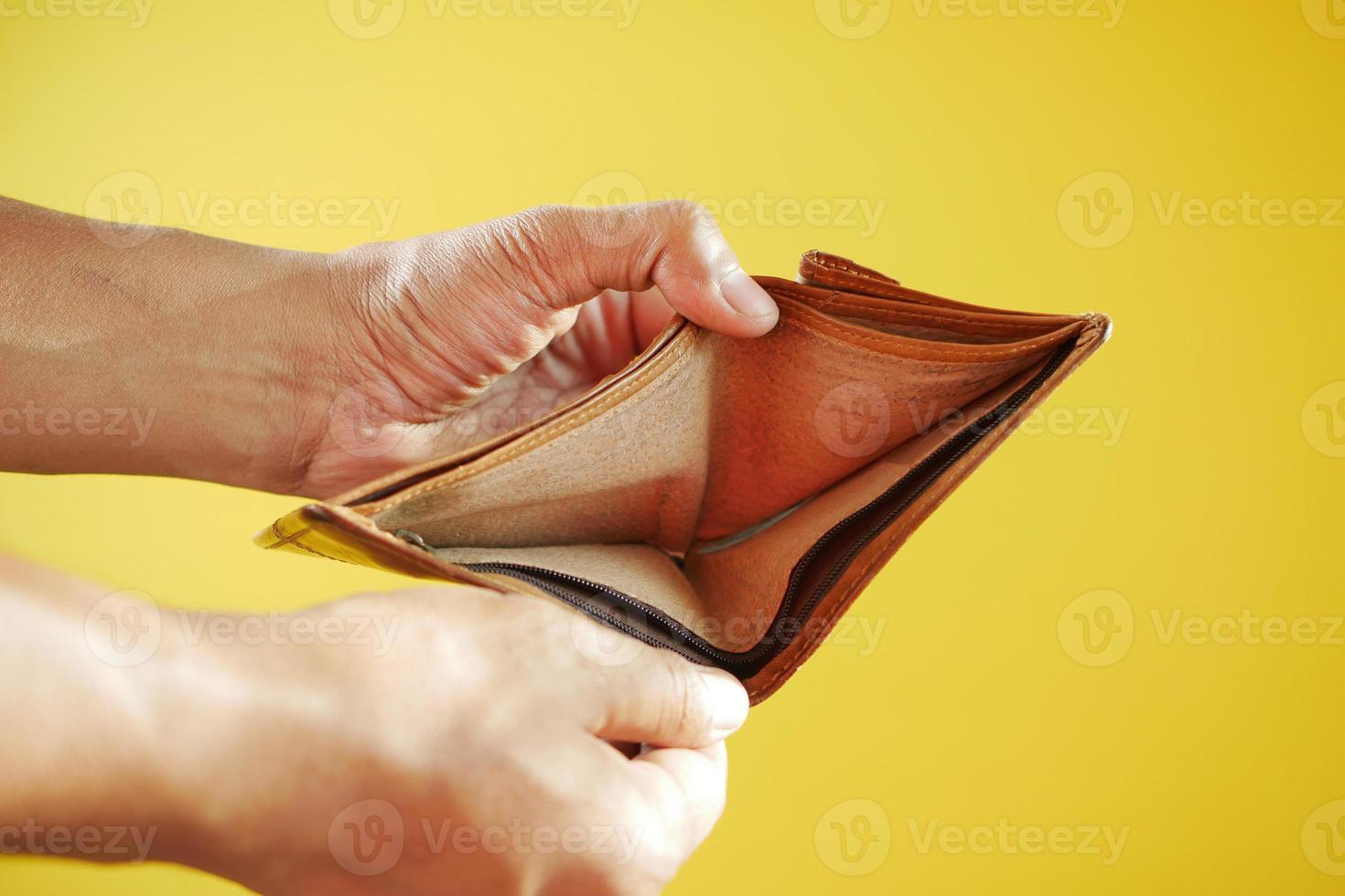 Man hand open an empty wallet with copy space. 5714306 Stock Photo at  Vecteezy