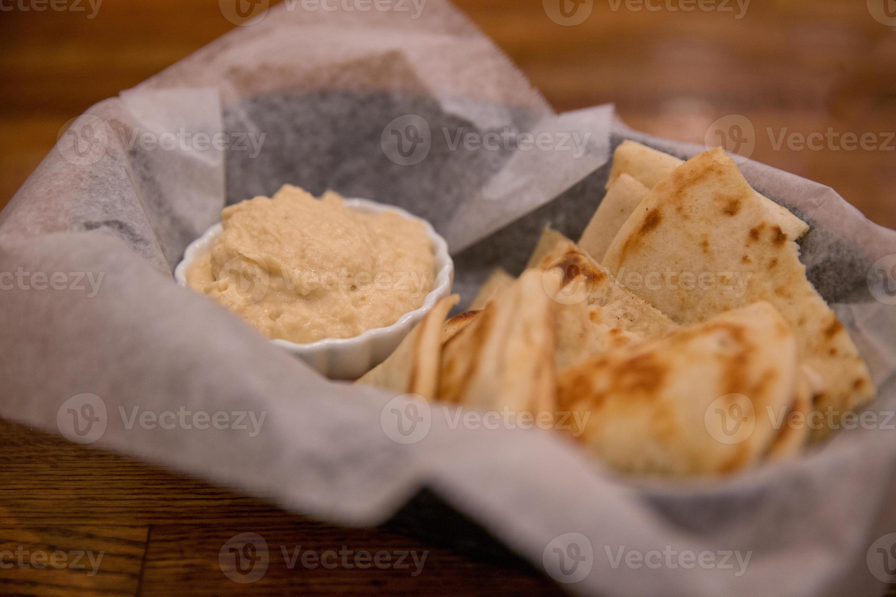 Hummus and pita bread 21134233 Stock Photo at Vecteezy