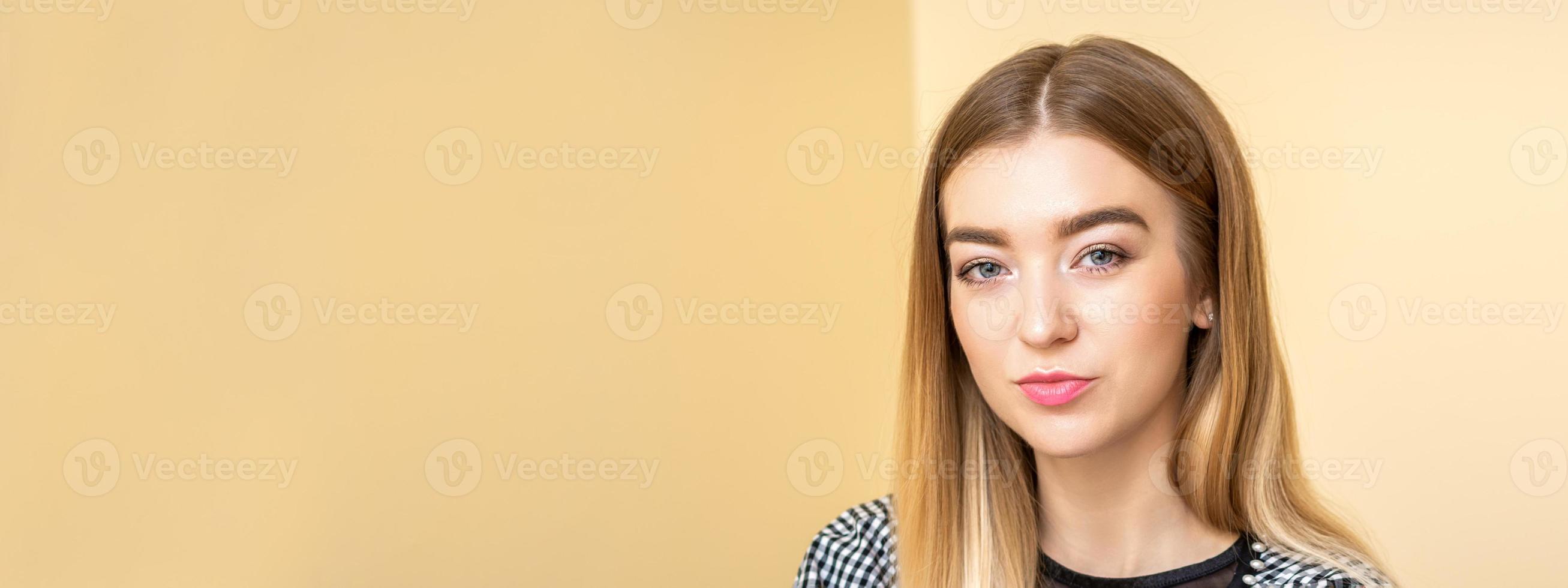 Portrait of beautiful young businesswoman photo