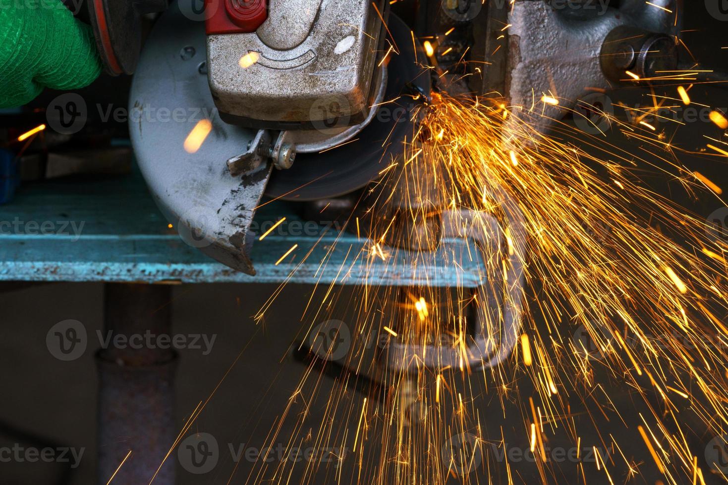 Angular grinding machine is cutting the metal photo