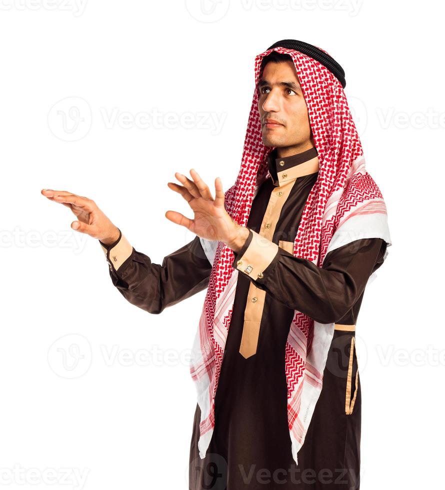 árabe hombre prensado virtual botón en blanco foto