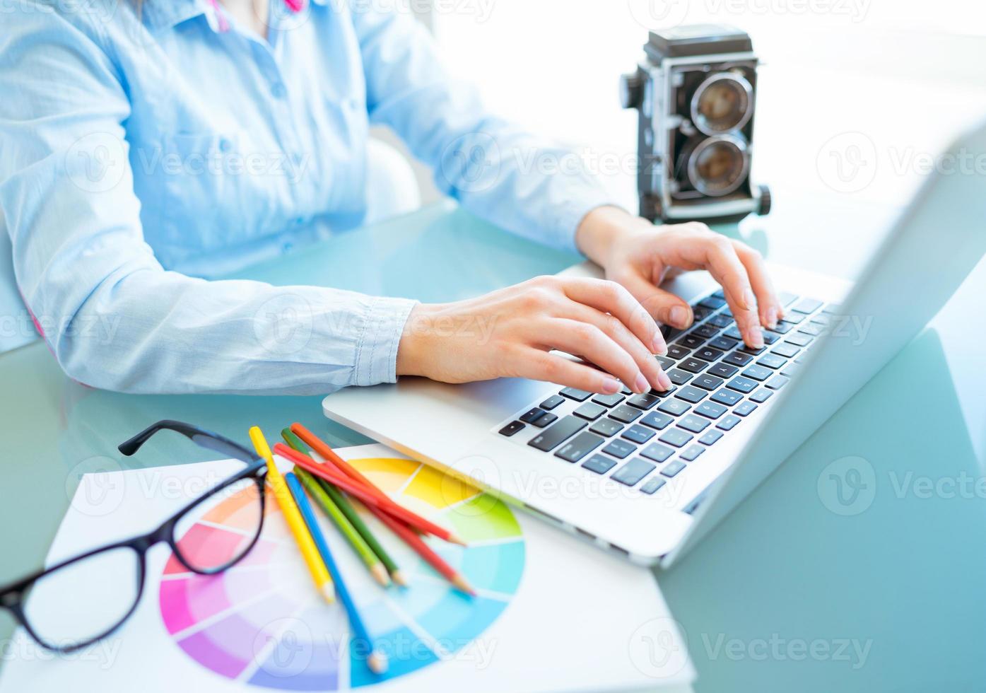 Woman office worker typing on the keyboard photo