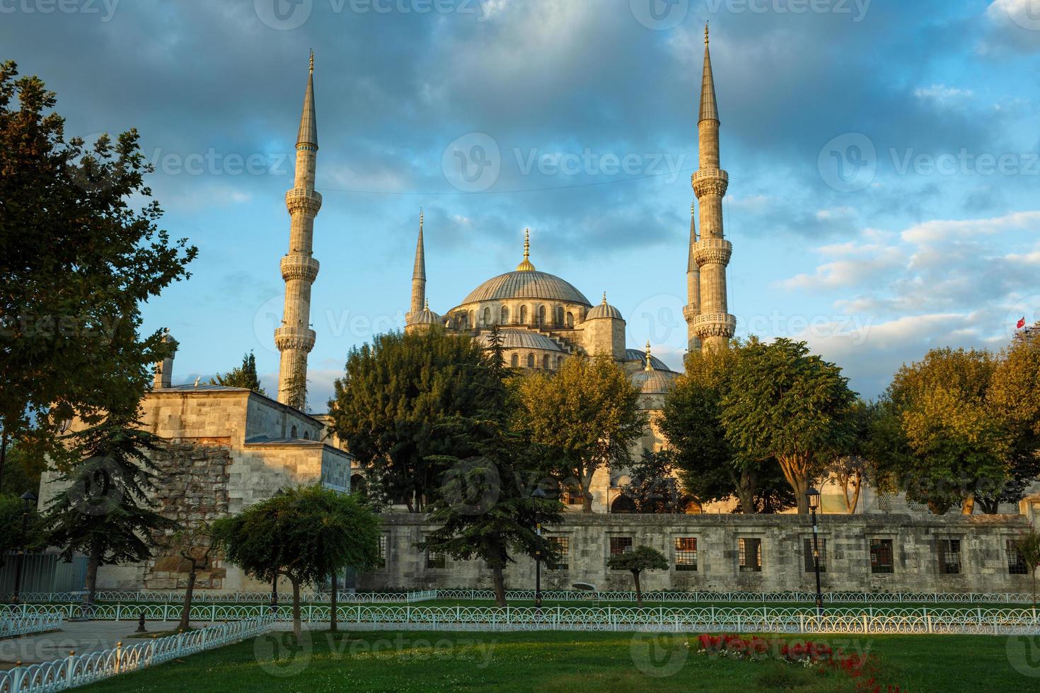 azul mezquita a amanecer, Estanbul, Turquía foto