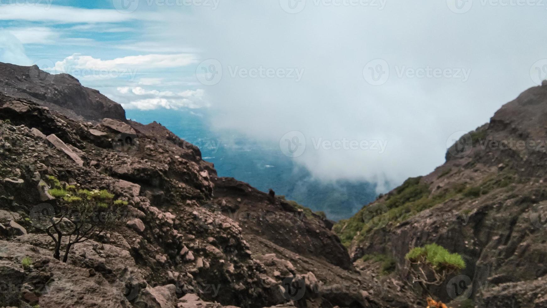 ver desde parte superior de montaña foto