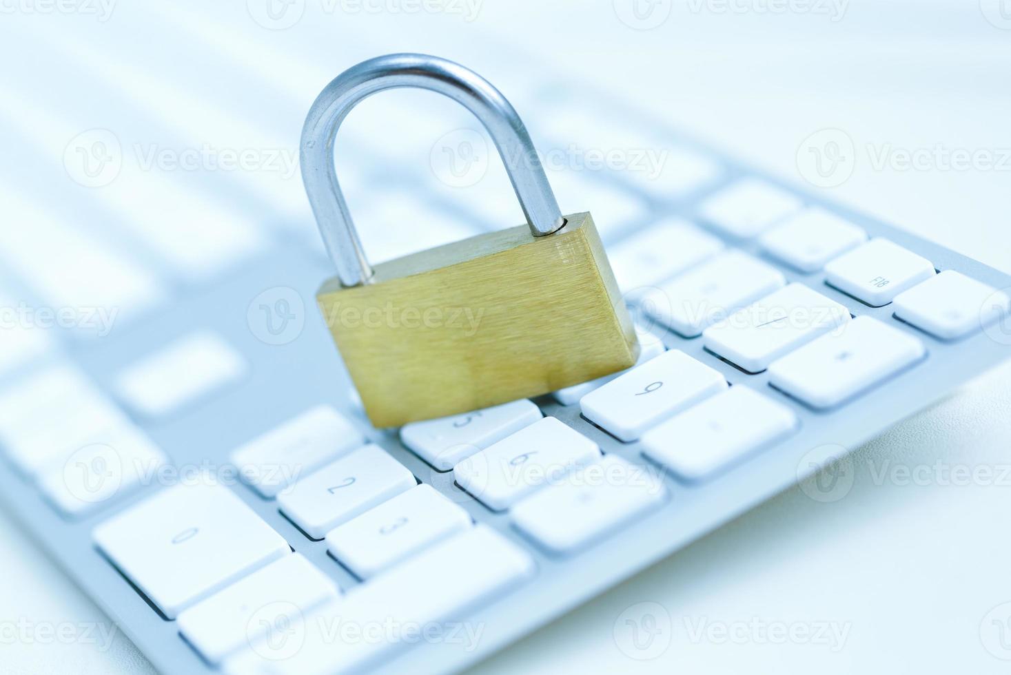seguridad bloquear en blanco computadora teclado foto