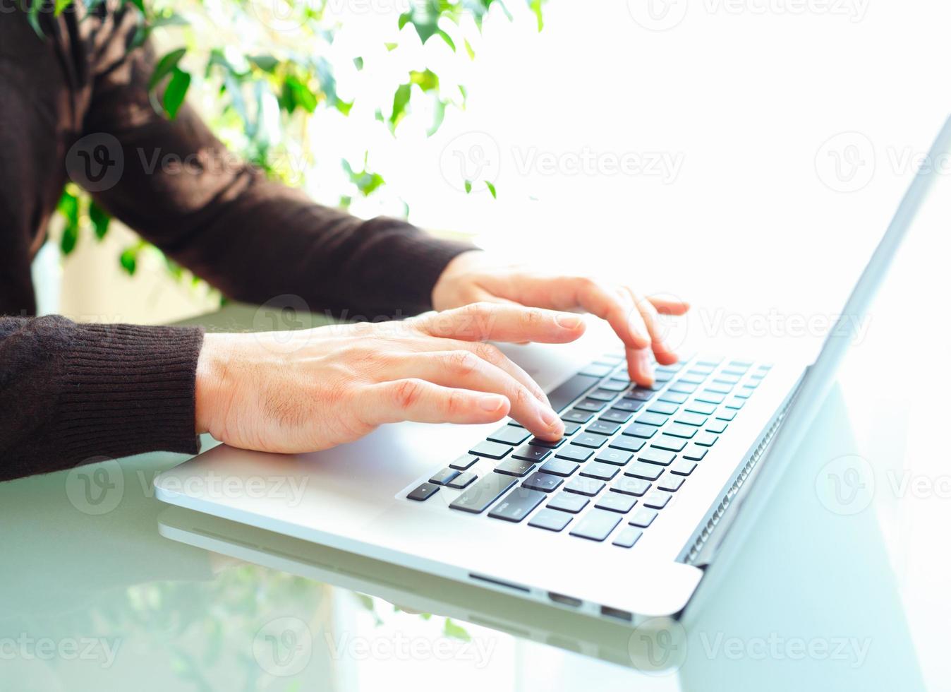 Men office worker typing on the keyboard photo