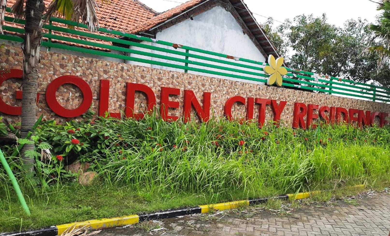 Sidoarjo, Jawa timur, Indonesia, 2023 -  a photo of a housing nameplate that has not been taken care of
