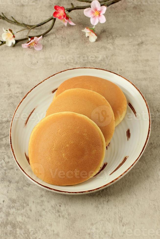 Dorayaki, Japanese Pancake with Red Bean Jam 21153966 Stock Photo at Vecteezy