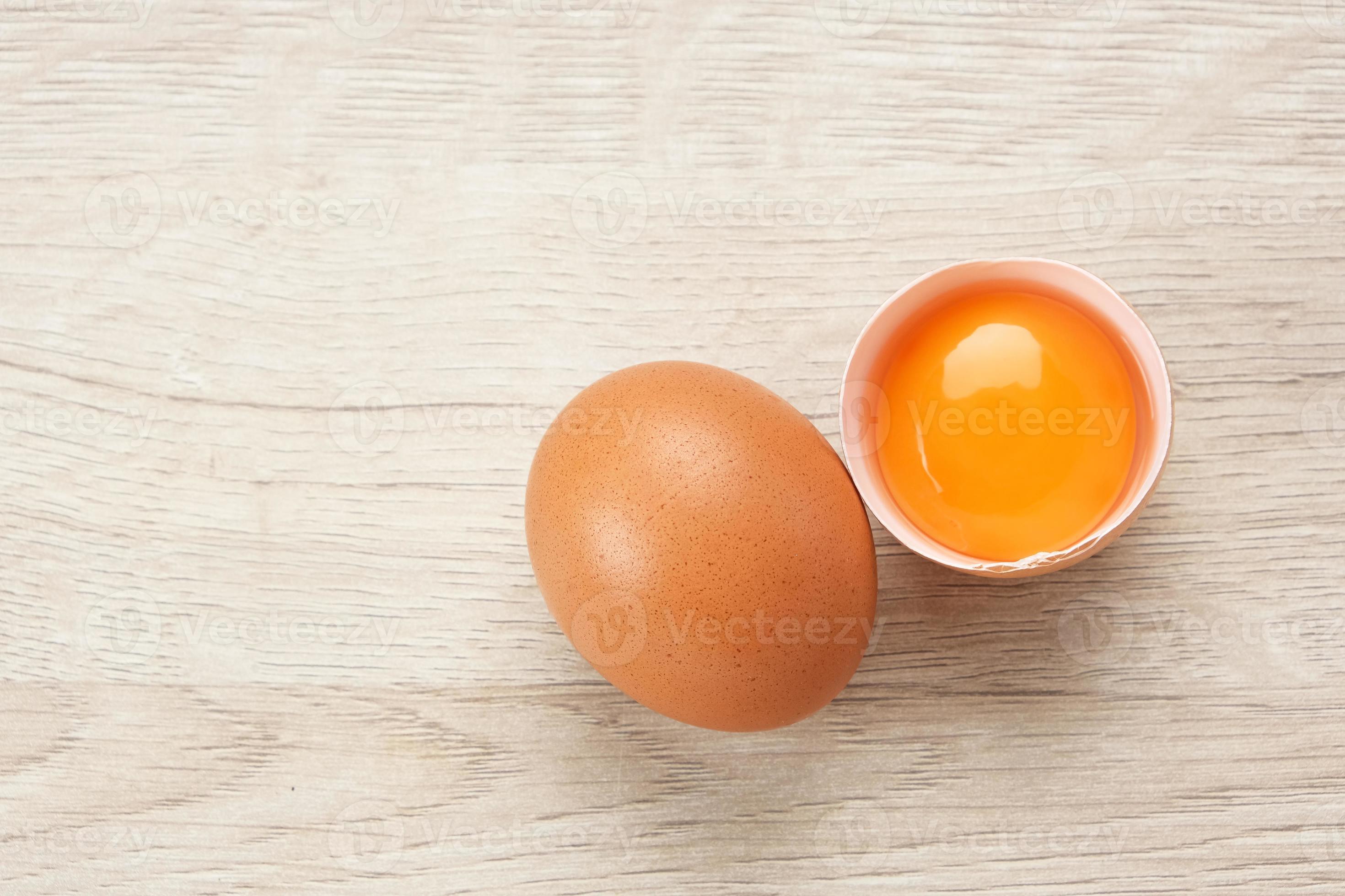 Egg Cut Open, organic chicken egg yolk, food ingredient 21158926 Stock Photo at Vecteezy