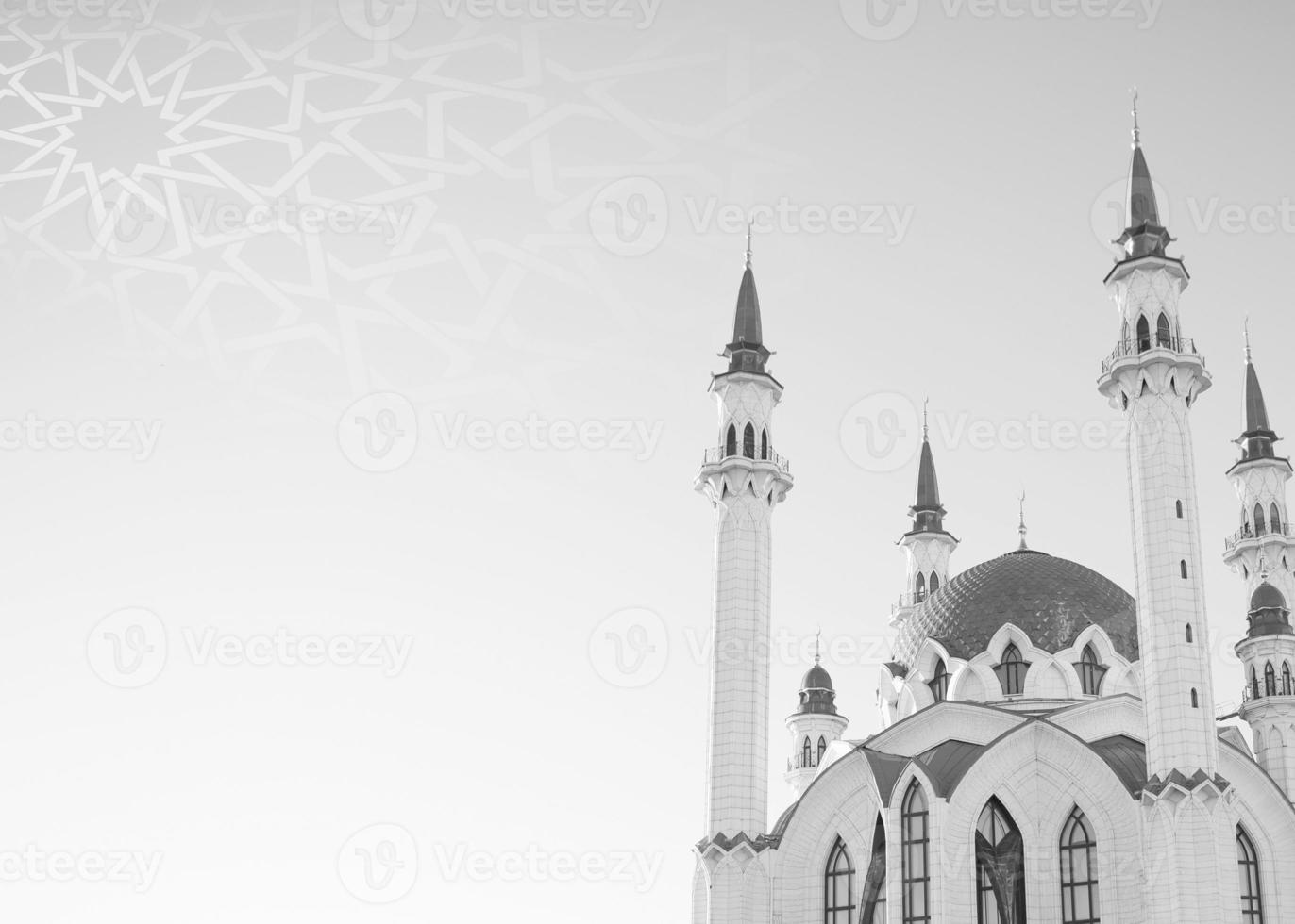 un islámico antecedentes para un mezquita en gris, un antecedentes para Ramadán. social medios de comunicación publicaciones .musulmán santo mes Ramadán kareem foto