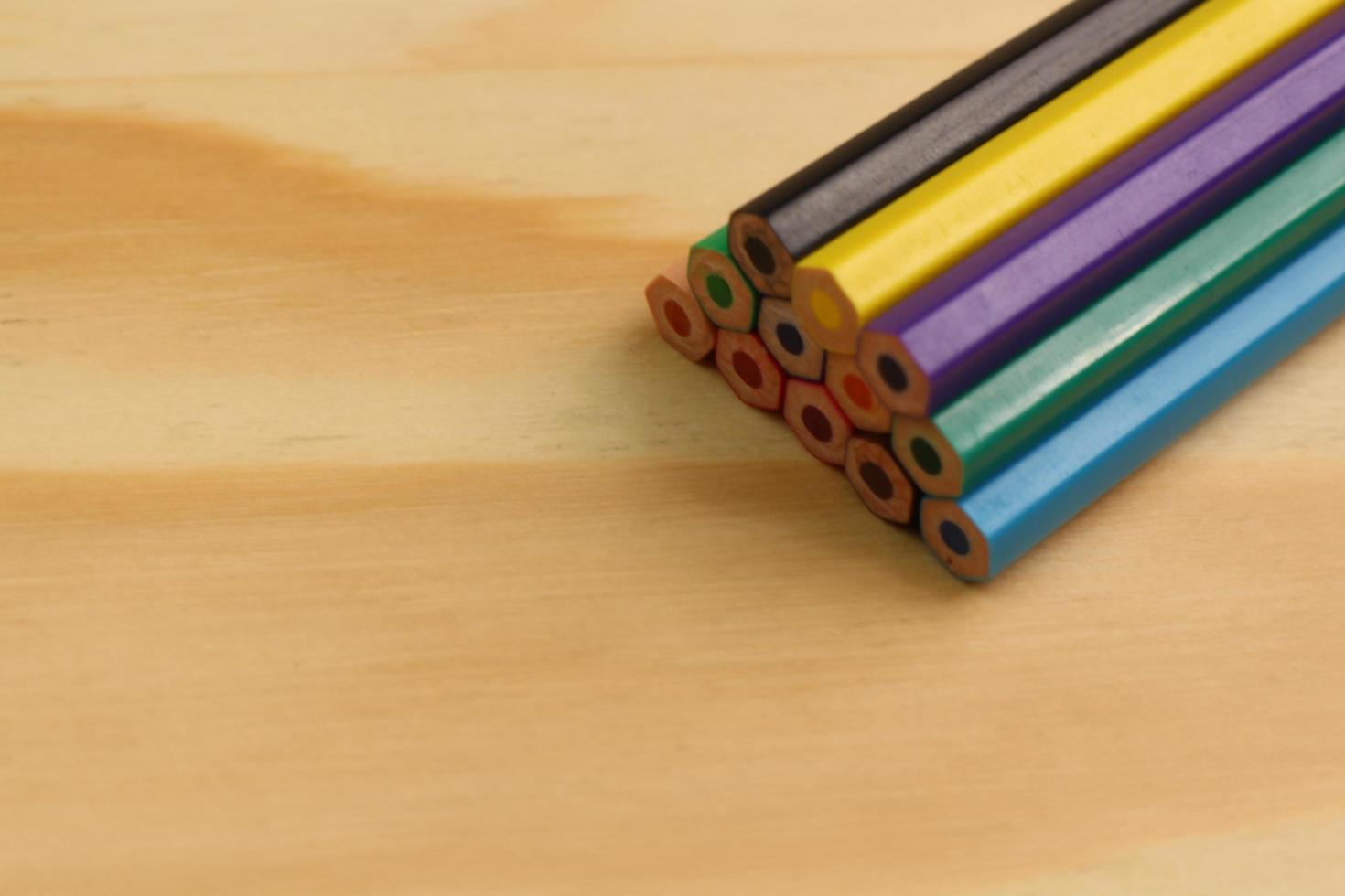 de colores lápiz en de madera antecedentes foto