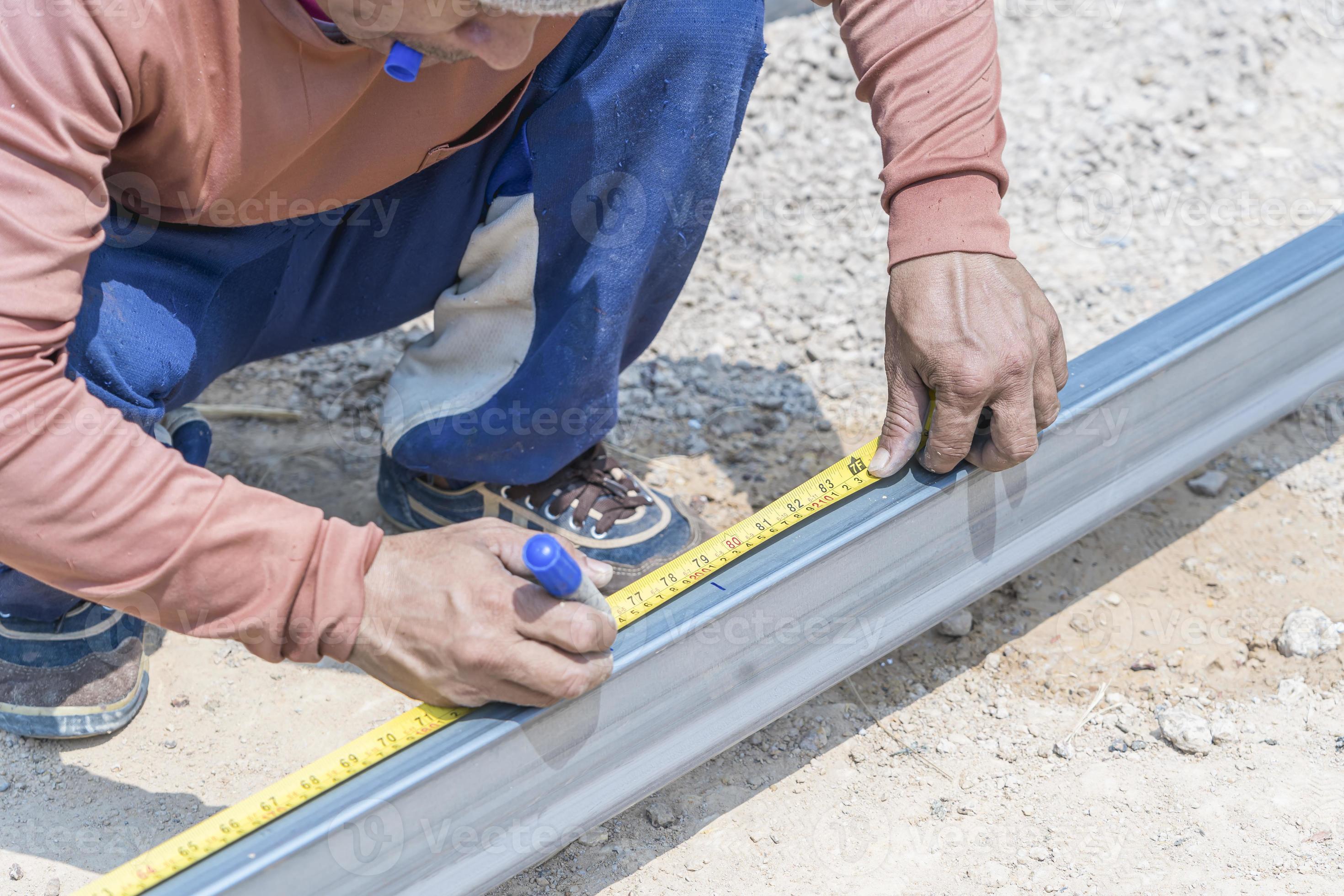 3 Uses for Measuring Tapes in Construction