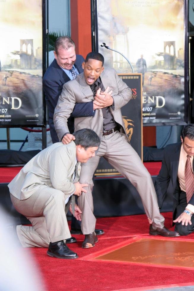 Will SmithWill Smith Handprint and Footprint Ceremony Graumans Chinese Theater ForecourtDecember 10 2007Los Angeles CA2007 photo