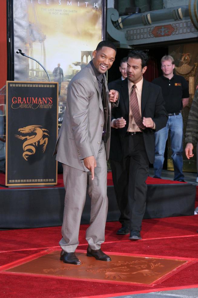 Will SmithWill Smith Handprint and Footprint Ceremony Graumans Chinese Theater ForecourtDecember 10 2007Los Angeles CA2007 photo
