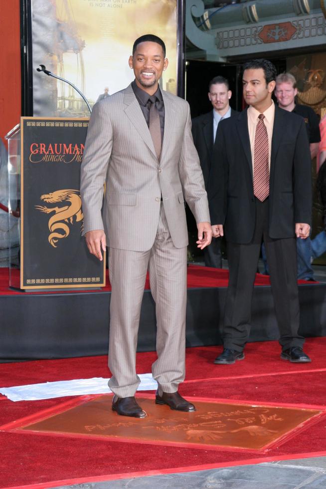 Will SmithWill Smith Handprint and Footprint Ceremony Graumans Chinese Theater ForecourtDecember 10 2007Los Angeles CA2007 photo